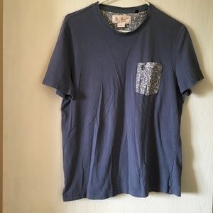 Penguin by Munsingwear grey T-shirt. Size L.